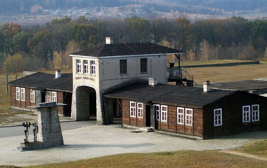 In 1945 the Red Army liberated the largest Nazi concentration camp, do you want to know what else happened this week in Russia's history? redkalinka.com/Russian-Blog/7…