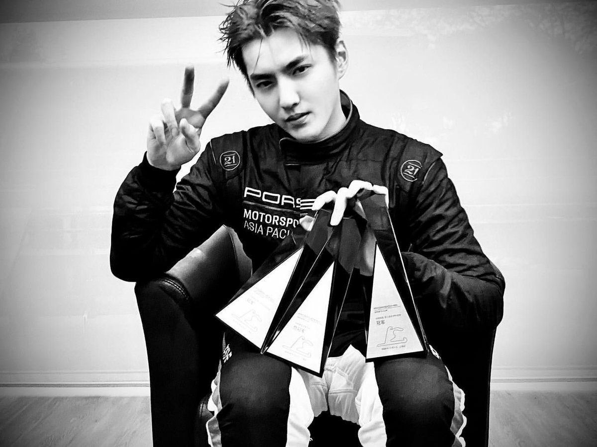 kriswu_4ever tweet picture