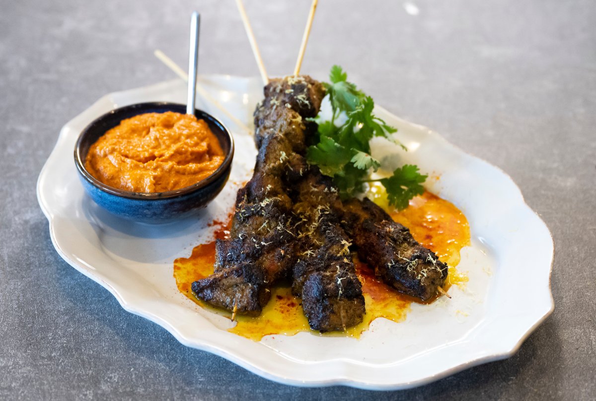 Santes Dwynwen Hapus! 💞 Treat your loved one to this delicious Welsh Lamb Pinchos Morunos recipe, created by the talented team at @bar44tapas - perfect for a date night treat tinyurl.com/bdz5c9ak