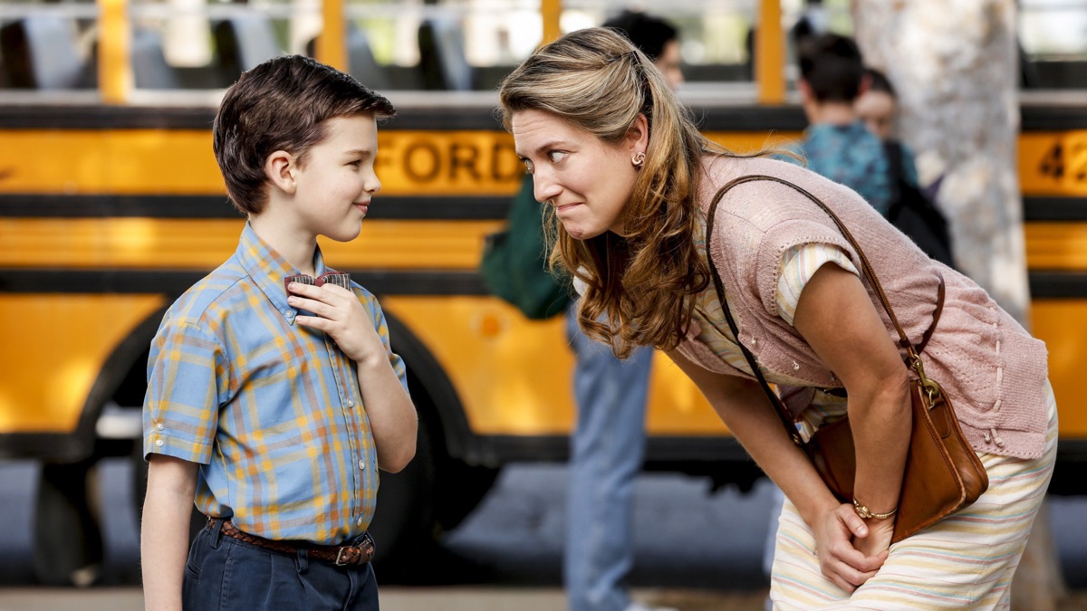 UnaRomanos's tweet photo. 7 - #YoungSheldon  2017 🇺🇸 
Temporada - 1 - 22 episodios. 7/10.
#spin_off #comedia #ciencia 
#Netflix

Creador/es:
#ChuckLorre
#StevenMolaro

Act:
#IainArmitage (Sheldon)
#ZoePerry
#LanceBarber
#MontanaJordan
#RaeganRevord
#AnniePotts

Divertida pero podría dar más de sí. https://t.co/9yvCIU8hZw
