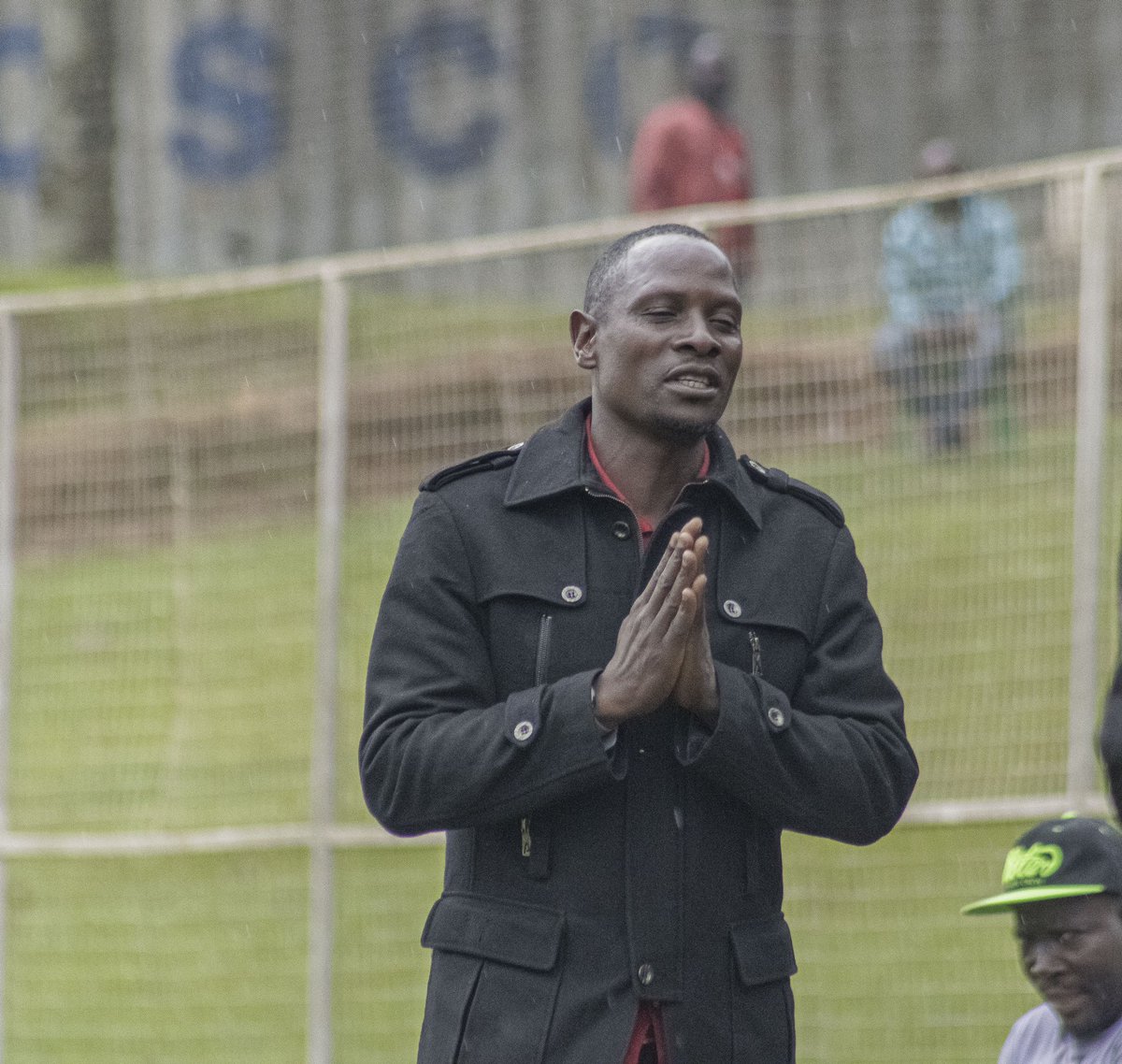 isaac_emrang's tweet photo. Coach Alex Isabirye signs a new contract with Express FC. Future secured.
#UPLwithIsaac https://t.co/YFCKH1GFAd