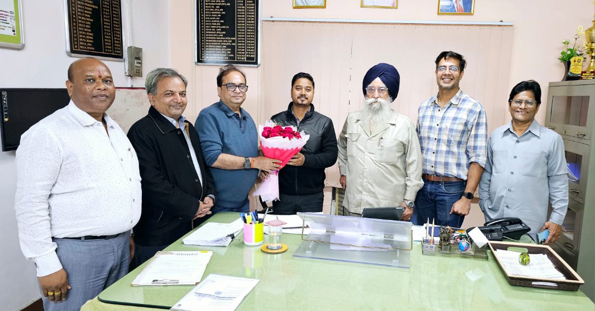RcciRourkela's tweet photo. Rcci delegates met SRI HARSHIT ORAON ( Newly joined A.R.M., Railway, Bondamunda ) on 9th January , 
Delegates led by  
President SUNIL KAYAL,
VP Gurmeet Singh, 
Gen. Secy. Prabhat Tibrewal, Admin &amp; PR Shubham Kapoor, 
Railway Secy Rishi Arya &amp;
IT Secretary Pramod Ku Natulya https://t.co/vV7PRxfXMI