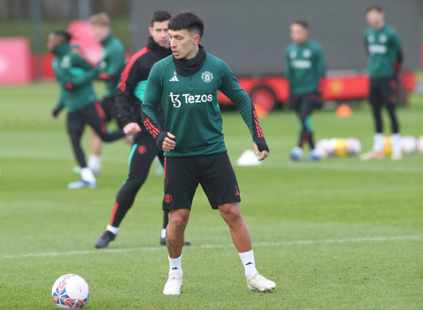 _utdjack_'s tweet photo. Erik ten Hag has confirmed that Lisandro Martinez, Luke Shaw and Casemiro are all back in #MUFC team training.

The understanding is Martinez has an 'outside chance', Luke Shaw is hoped to be fit for this match and Casemiro isn't likely to be involved with the game. https://t.co/FZQvANMF8d