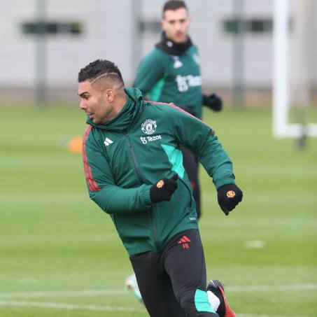 _utdjack_'s tweet photo. Erik ten Hag has confirmed that Lisandro Martinez, Luke Shaw and Casemiro are all back in #MUFC team training.

The understanding is Martinez has an 'outside chance', Luke Shaw is hoped to be fit for this match and Casemiro isn't likely to be involved with the game. https://t.co/FZQvANMF8d