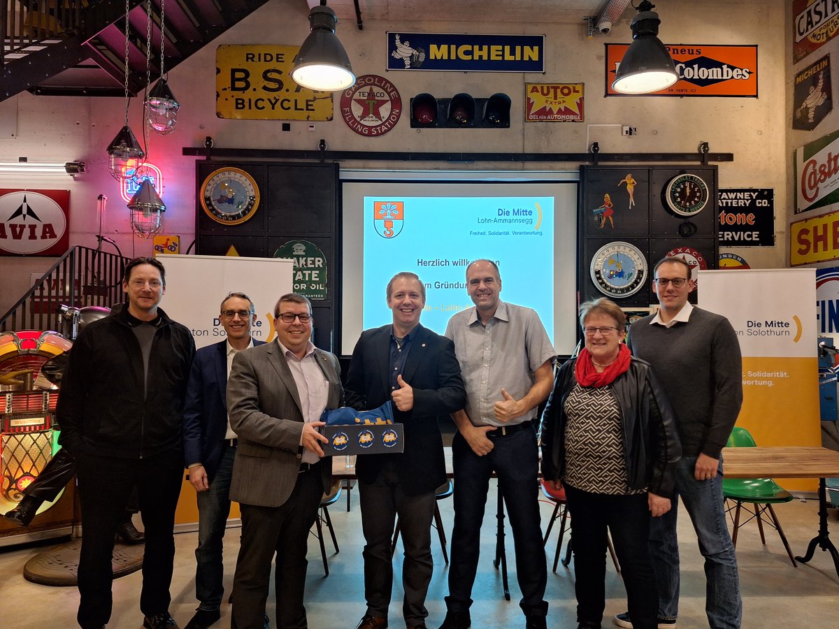 Die Mitte Kanton Solothurn wächst weiter! Am 11.01.24 fand das Gründungsapéro der neuen Ortspartei Die Mitte Lohn-Ammannsegg statt. Ein starkes und engagiertes Team ist bereit für die politische Arbeit in Lohn-Ammannsegg!  #TeamOrange #MITTEnand