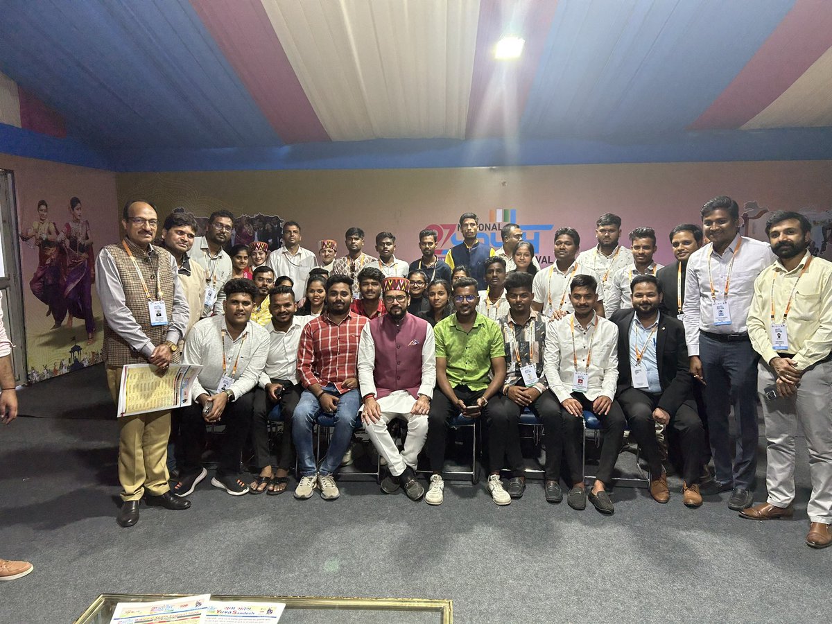 MYBharatHQ's tweet photo. Shri Anurag Singh Thakur, Hon’ble Minister YAS during his visit to the 27th #NationalYouthFestival2024 met officials and volunteers at the NYKS media centre and energised them with his motivational and invaluable words for making the arrangements smooth. 

#NationalYouthDay2024 https://t.co/Kx9SALQRCK