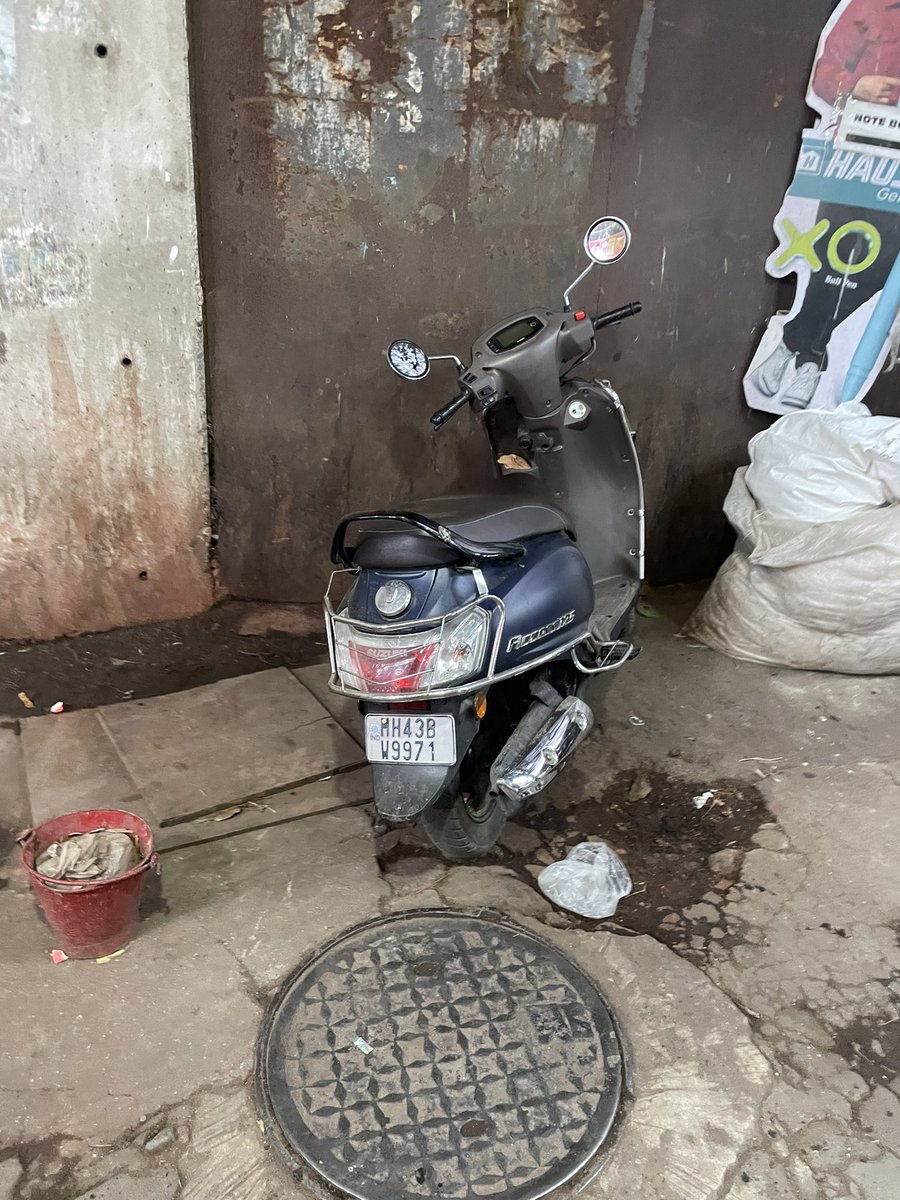 Shamroz7794's tweet photo. @MTPHereToHelp bikes parked on no parking zone
Haryana wala lane station road Kurla West https://t.co/7odGitf2FA