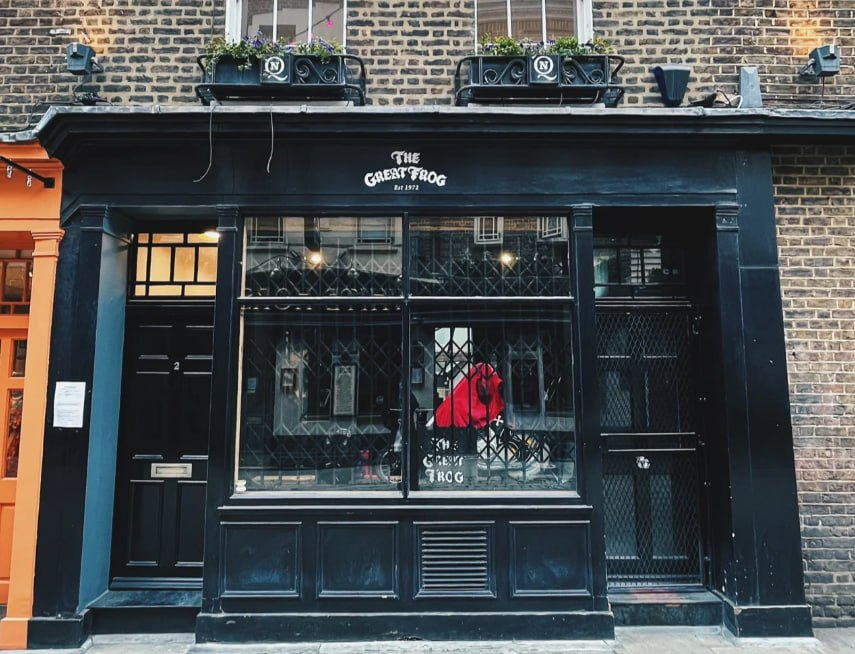 rdhow7599's tweet photo. The world is a book, and those who do not travel only read a page.#NoteInspiration
#LONDONBUYERSHOP #DoverStreetMarket #END https://t.co/OWcq4dpVIZ