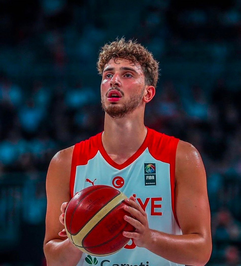 #NBAAllStar oylamasında verilen oyların x3 sayıldığı bu günde Milli oyuncumuz Alperen Şengün'e on.nba.com/3tMAk1V adresi üzerinden destek olabilirsiniz. 🇹🇷