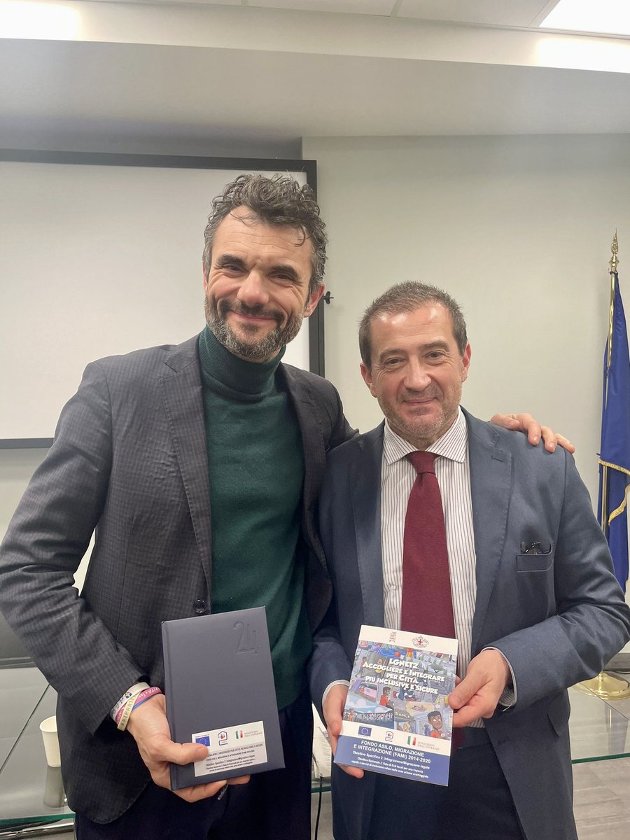 AnciLiguria's tweet photo. ⏺#LGNET 2: il dg @PierluigiVinai e l'assessore del @ComunediGenova #LorenzaRosso a Roma all'evento conclusivo del progetto europeo per l'integrazione dei migranti.
La notizia completa
➡️https://t.co/y7Dt4vgCfS https://t.co/q2uVRG50yr