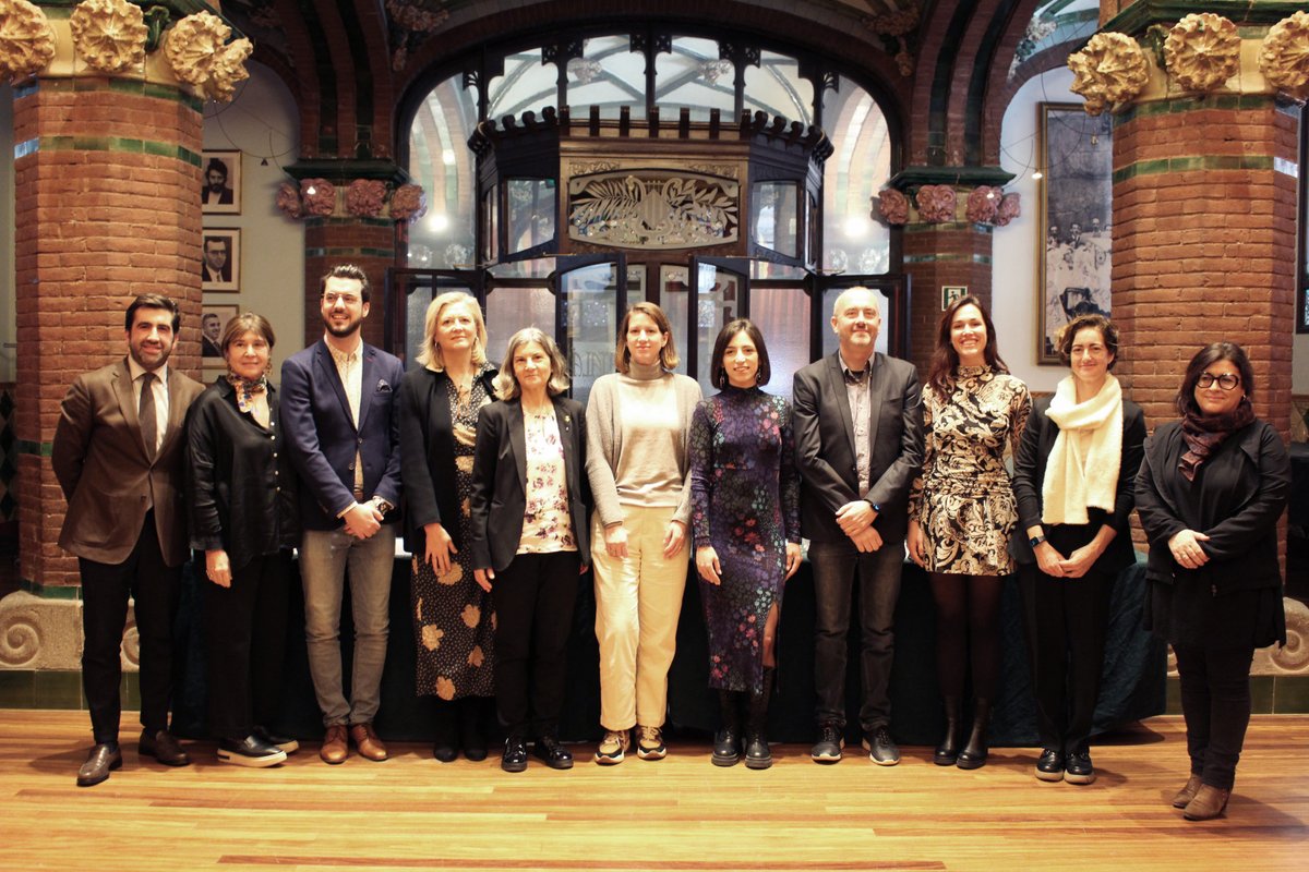 Palau de la Música Catalana (@palaumusicacat) on Twitter photo 🔴#RdP de l'homenatge a Victoria de los Ángeles
Amb <a href="/CondePons/">Mercedes Conde Pons</a>, dir. artística adjunta del Palau; <a href="/Marc_Busquets/">Marc Busquets</a>, dir. artístic de <a href="/fundvda/">VictoriadelosÁngeles</a> i comissari de #Victoria100; <a href="/pedropardomusic/">Pedro Pardo</a>, director de l'<a href="/orqvictoria/">OSVA</a>; sopranos <a href="/mercedesgancedo/">Mercedes Gancedo</a> i <a href="/MontseSero/">Montserrat Seró</a>, i baríton <a href="/CarlesPachon/">Carles Pachon</a> 🔴#RdP de l'homenatge a Victoria de los Ángeles
Amb <a href="/CondePons/">Mercedes Conde Pons</a>, dir. artística adjunta del Palau; <a href="/Marc_Busquets/">Marc Busquets</a>, dir. artístic de <a href="/fundvda/">VictoriadelosÁngeles</a> i comissari de #Victoria100; <a href="/pedropardomusic/">Pedro Pardo</a>, director de l'<a href="/orqvictoria/">OSVA</a>; sopranos <a href="/mercedesgancedo/">Mercedes Gancedo</a> i <a href="/MontseSero/">Montserrat Seró</a>, i baríton <a href="/CarlesPachon/">Carles Pachon</a>