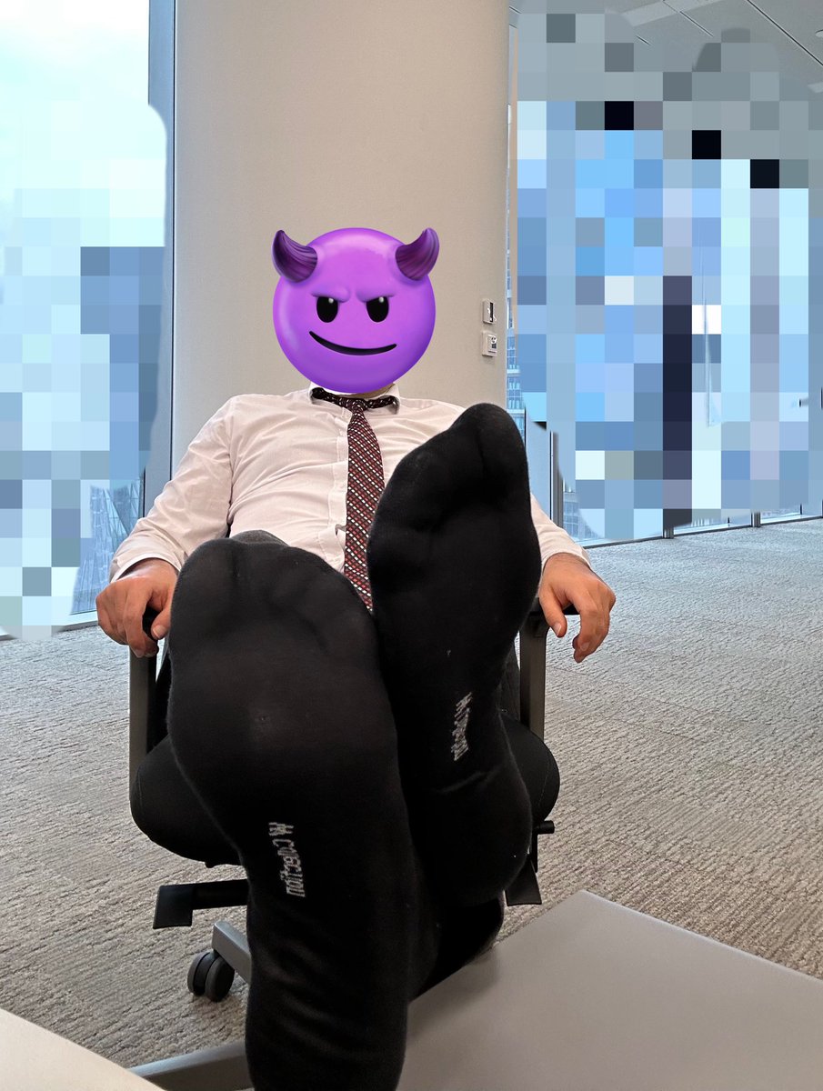 MasterSoxist's tweet photo. Your boss in the office. Kneel and Obey! https://t.co/6SdnWmv9TQ