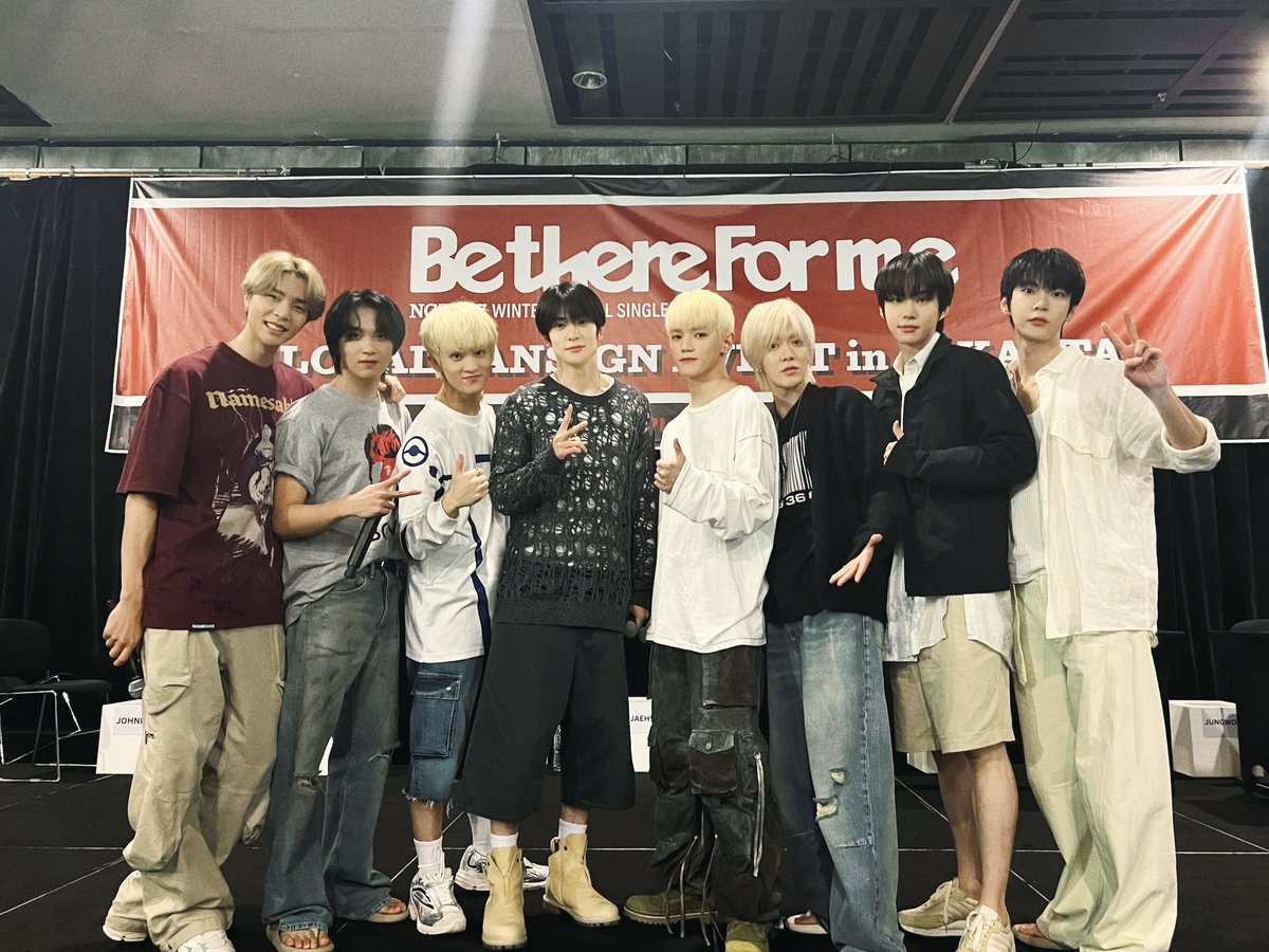 ( ⸝⸝•ᴗ•⸝⸝ )੭⁾⁾ #JAKARTA 💚

#NCT127 #BeThereForMe
#NCT127_BeThereForMe