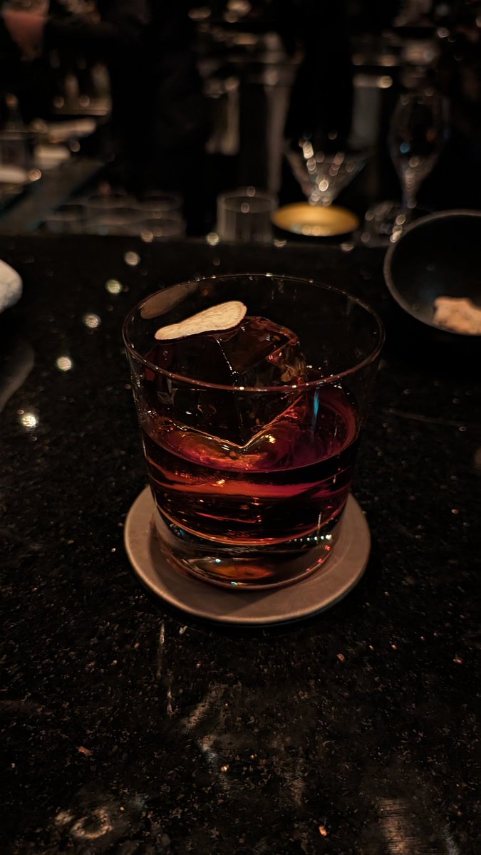 mediologic's tweet photo. 鳴門金時の焼き芋焼酎ベースのカクテル
#ナルトーニ
#mandarinorientaltokyo
#mandarinbar https://t.co/lauUuVhmTc