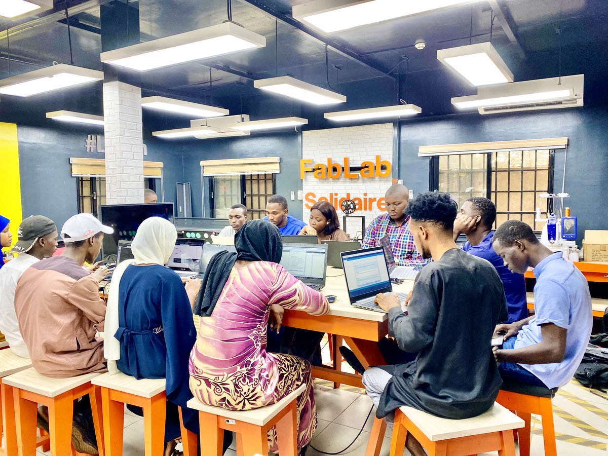 orangeguinee_gn's tweet photo. 🚀Nos apprenants sont plongés dans l'action ! 🛠️ Aujourd'hui, ils mettent en pratique leurs compétences avec un test de connectivité réseau via la carte Arduino, explorant l'architecture MQTT au fablab solidaire de l'ODC.
#Formationencours #ODC #Arduino #IoT #InternetDesObjets https://t.co/sYvAhtBQy1