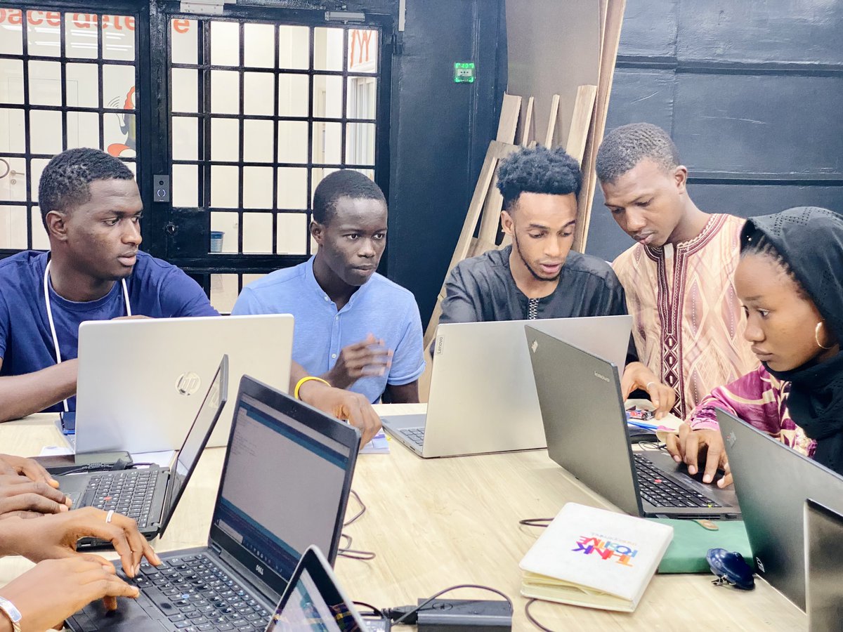 orangeguinee_gn's tweet photo. 🚀Nos apprenants sont plongés dans l'action ! 🛠️ Aujourd'hui, ils mettent en pratique leurs compétences avec un test de connectivité réseau via la carte Arduino, explorant l'architecture MQTT au fablab solidaire de l'ODC.
#Formationencours #ODC #Arduino #IoT #InternetDesObjets https://t.co/sYvAhtBQy1
