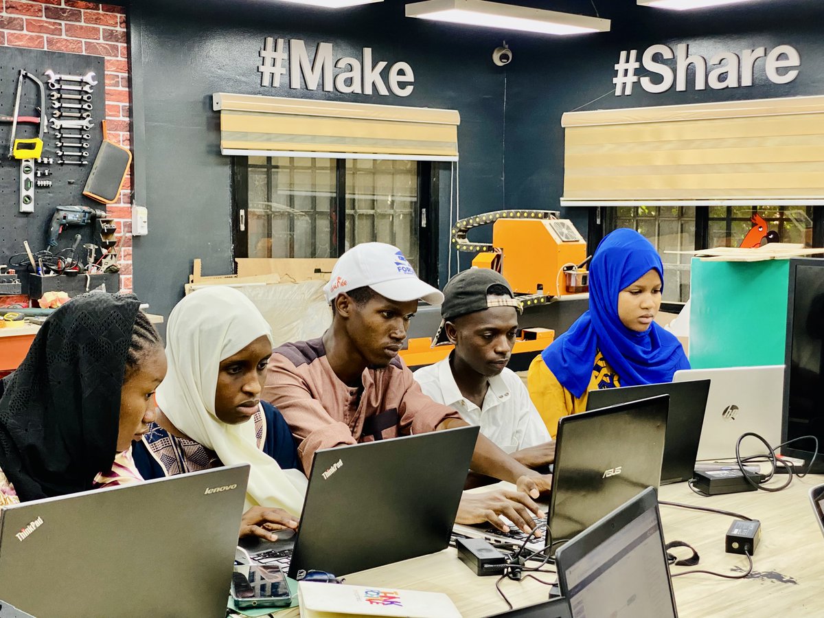 orangeguinee_gn's tweet photo. 🚀Nos apprenants sont plongés dans l'action ! 🛠️ Aujourd'hui, ils mettent en pratique leurs compétences avec un test de connectivité réseau via la carte Arduino, explorant l'architecture MQTT au fablab solidaire de l'ODC.
#Formationencours #ODC #Arduino #IoT #InternetDesObjets https://t.co/sYvAhtBQy1