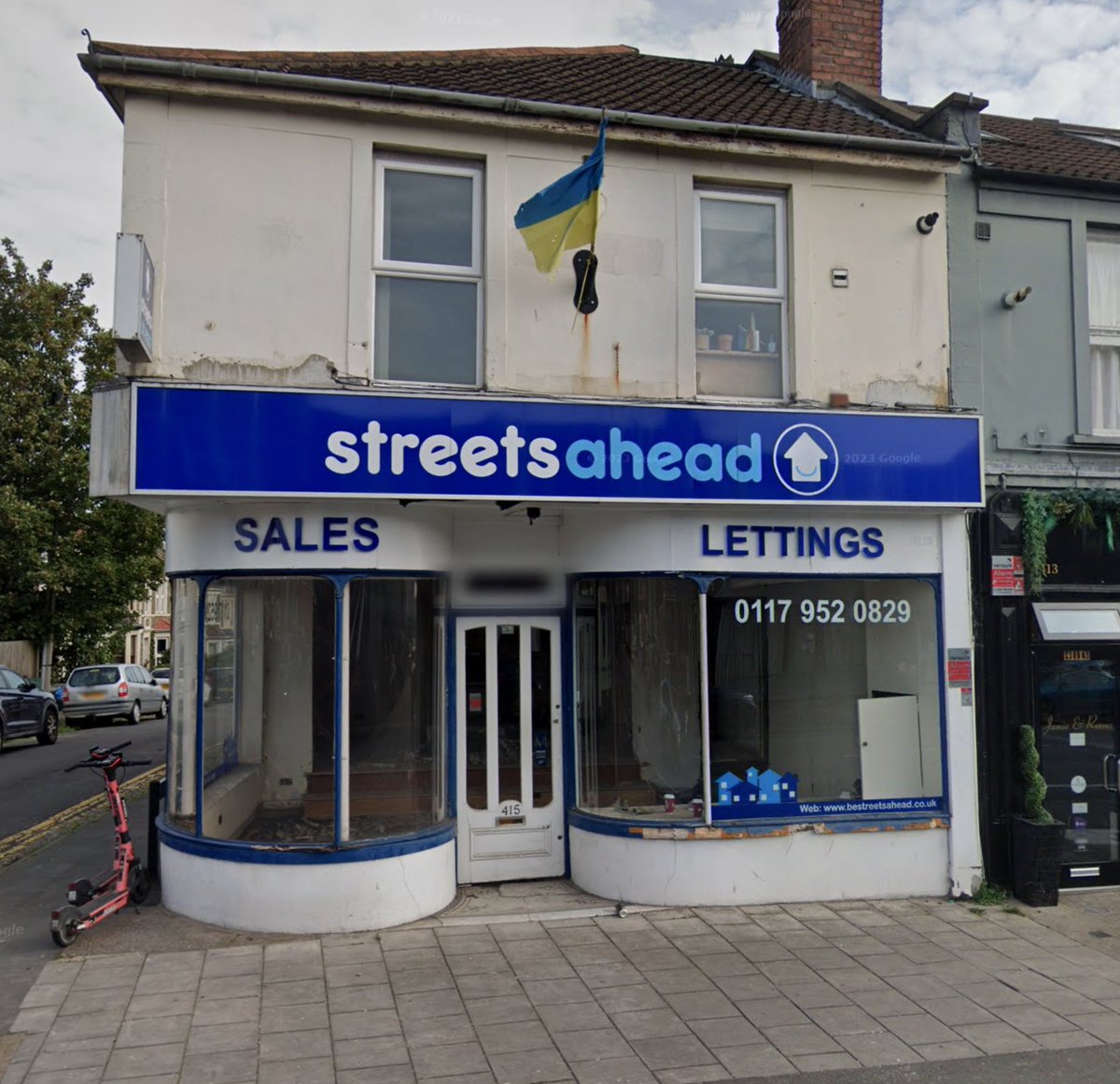 richardmcj's tweet photo. Oh my! Look what’s been revealed, hiding behind the ubiquitous ply and plastic facade on 415 Gloucester Road - a beautiful bit of original shopfront. Looks like new owners taking over - seriously hope they eschew the aluminium alternative and refurbish it. #localcharacter #heritage #conservation #Bristol