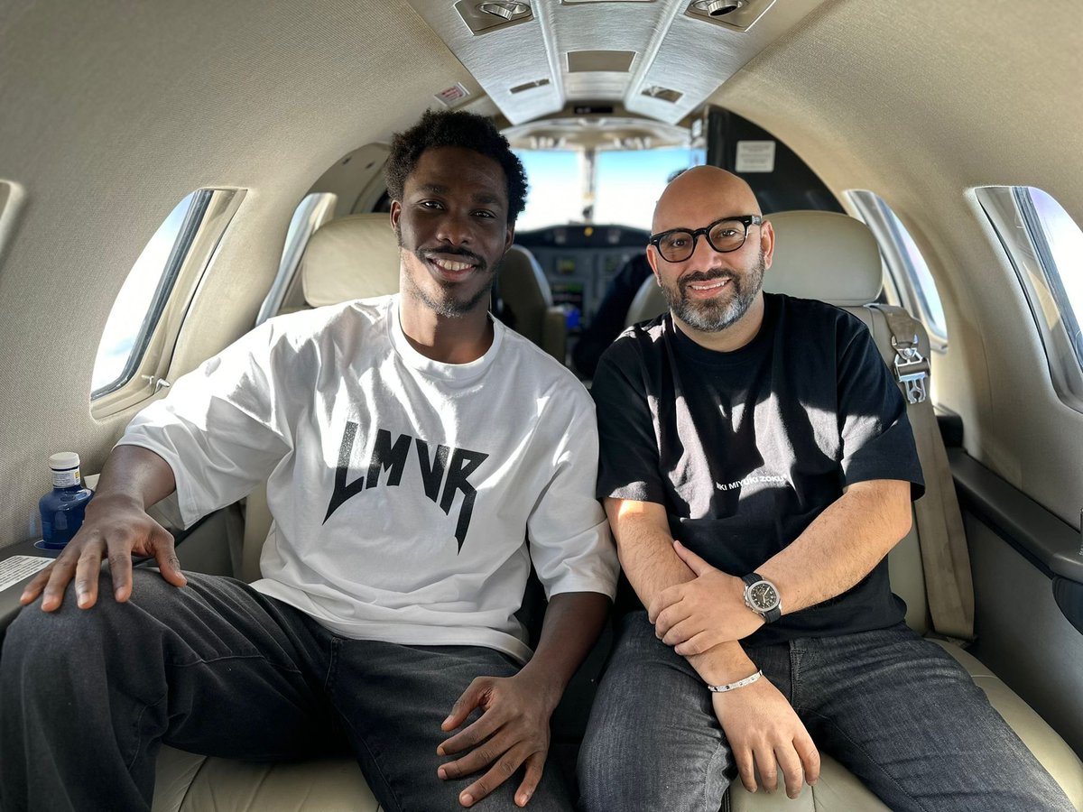 skysports_sheth's tweet image. Chelsea forward David Datro Fofana with his representative Ali Barat flying to the UK ahead of finalising his loan move to Burnley. #CFC #Clarets