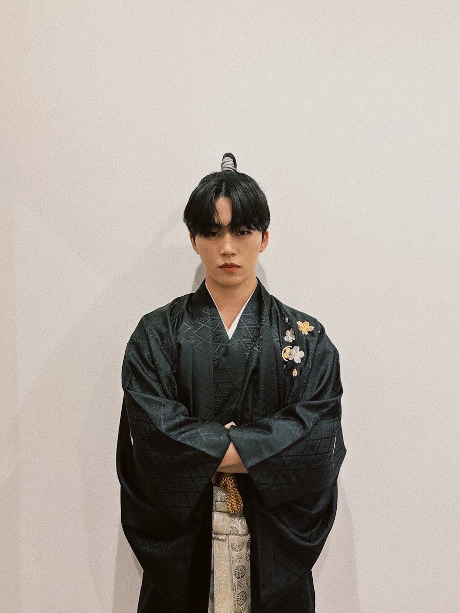 official_jo1's tweet photo. [#木全翔也]
この度、JO1、連続Tigerドラマ
「必殺地元民」にキマタロウ役として、出させていただきました！！⚔️

とても明るい現場で、楽しく撮影ができました！
これからもっとマゲが似合う男になっていきますので、どうぞ宜しくお願い申し上げます！！🙇

#JO1 #KIMATASYOYA https://t.co/bHGEY1U2kd