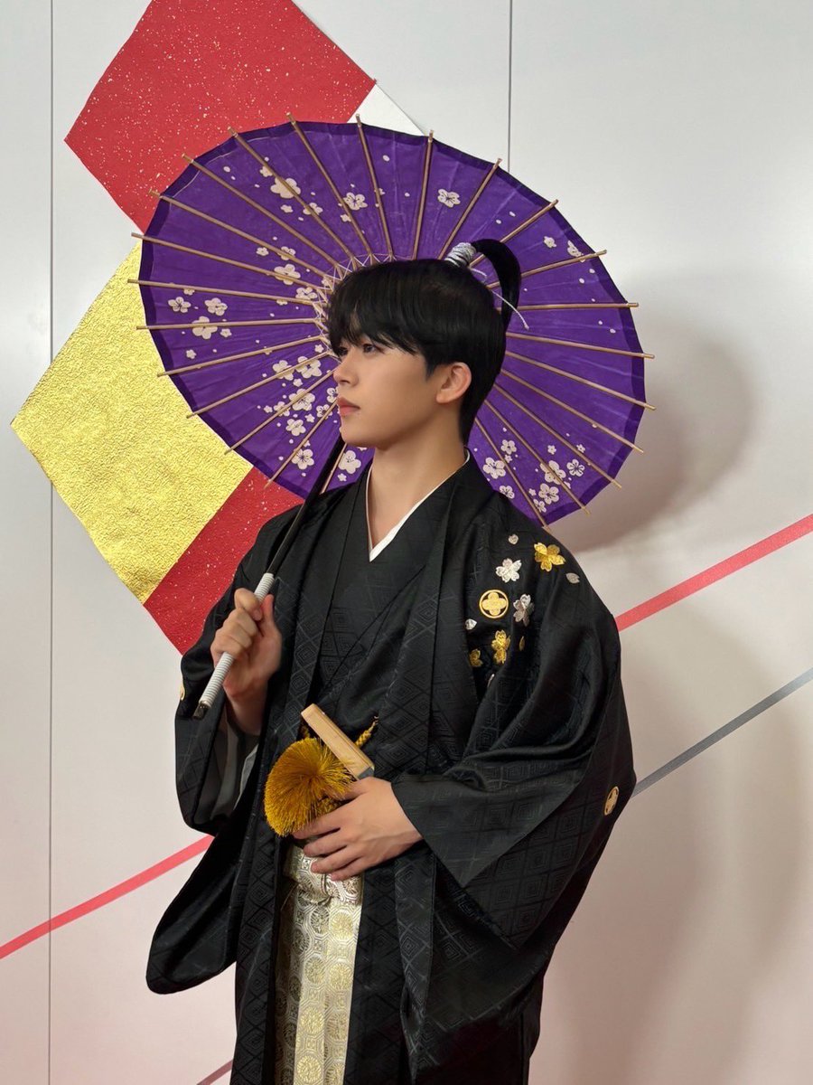 official_jo1's tweet photo. [#木全翔也]
この度、JO1、連続Tigerドラマ
「必殺地元民」にキマタロウ役として、出させていただきました！！⚔️

とても明るい現場で、楽しく撮影ができました！
これからもっとマゲが似合う男になっていきますので、どうぞ宜しくお願い申し上げます！！🙇

#JO1 #KIMATASYOYA https://t.co/bHGEY1U2kd