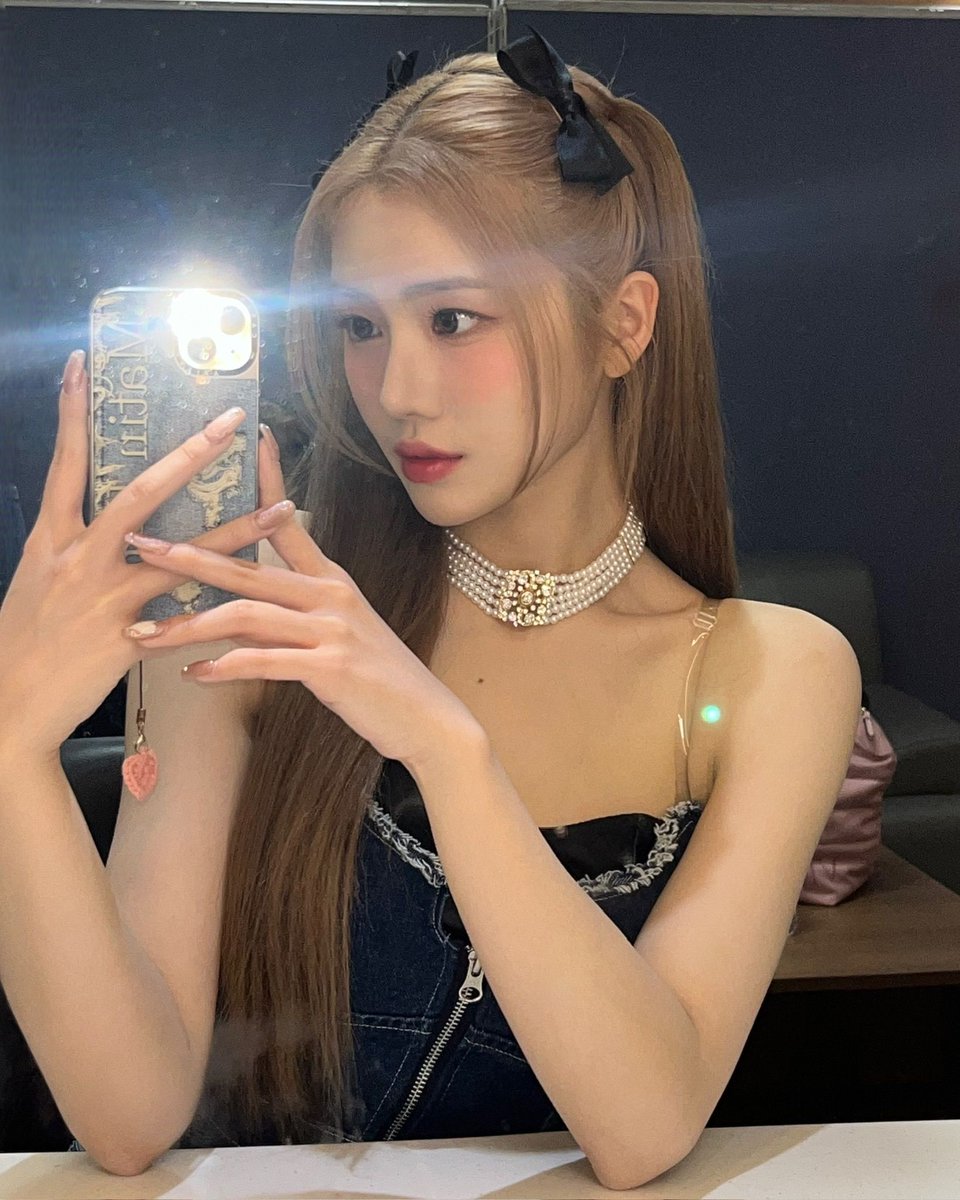 geeniusofficial's tweet photo. [조에🧡] 
안농~! 오늘은 데니미조에에요💙
오늘 뮤직뱅크도 즐겁게 보셨나요?
제 파트때 깜짝 강아지귀 보신분 🐶👋🏼
내일도 같이 함께해요 🐾🧡
Finalmente venerdí ragazzi!
 Spero che sia un buon weekend per voi🫶🏼 

#지니어스 #Geenius #조에 #Zoe #Voyage https://t.co/LkOHM40LKp