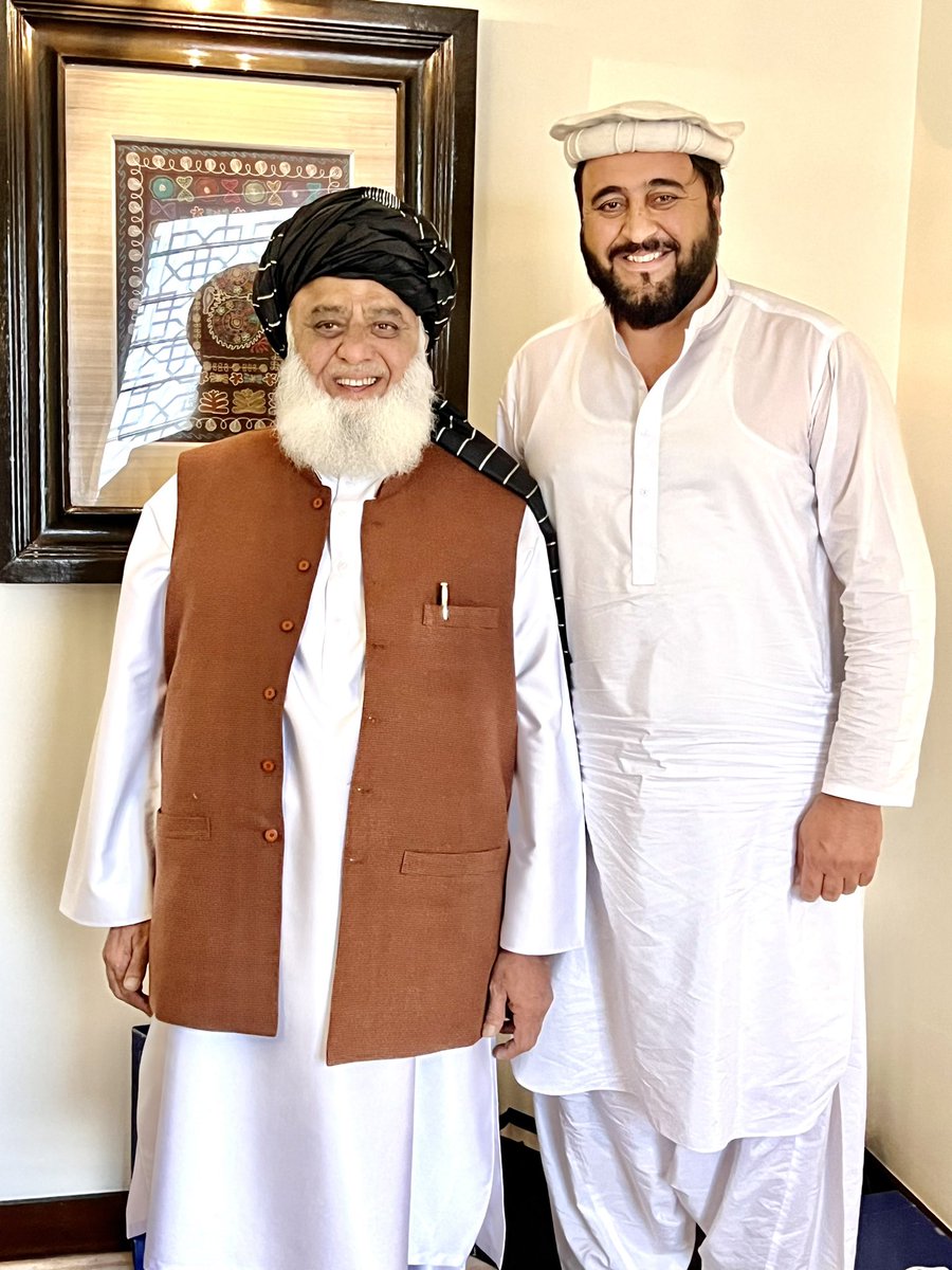 قائد ہمارا #سفیرامن_مولانا
رہبر ہمارا #سفیرامن_مولانا