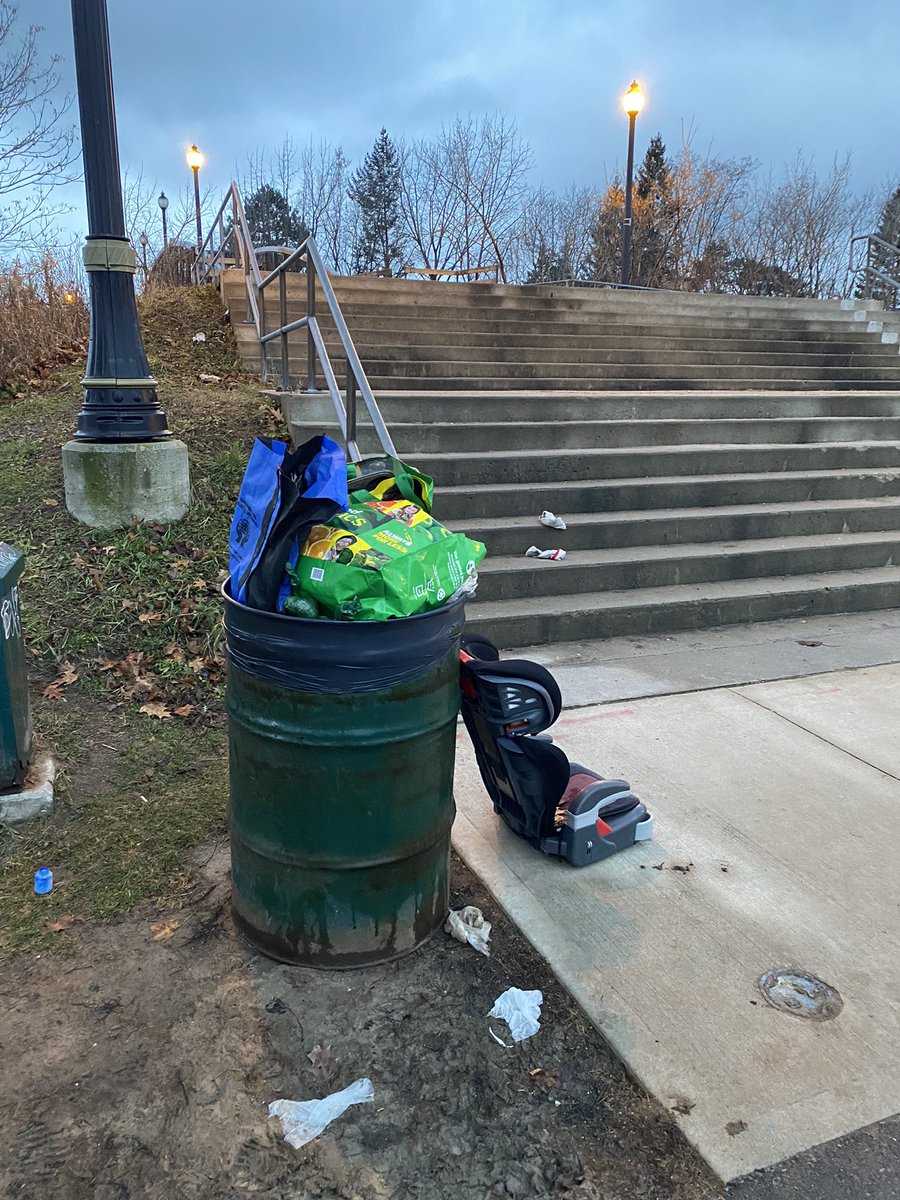 Garbage and a syringe over at the Strachan street path that requires immediate attention. @cityofhamilton @CamronKroetsch @Ward2Hamilton