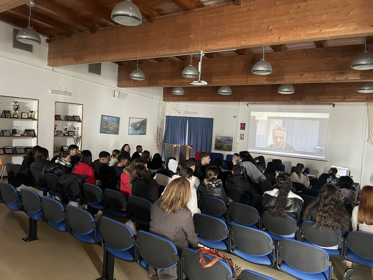 L'11 Gennaio ci siamo recati all 10:25 nell'Aula Magna dell'I.I.S.G.A. per partecipare ad un incontro con il Dottor Boeddu. 
Durante l'evento abbiamo visionato delle pillole sul sito di OpenCoesione.
E abbiamo esposto i nostri lavori svolti nella lezione 1.
#asoc2223