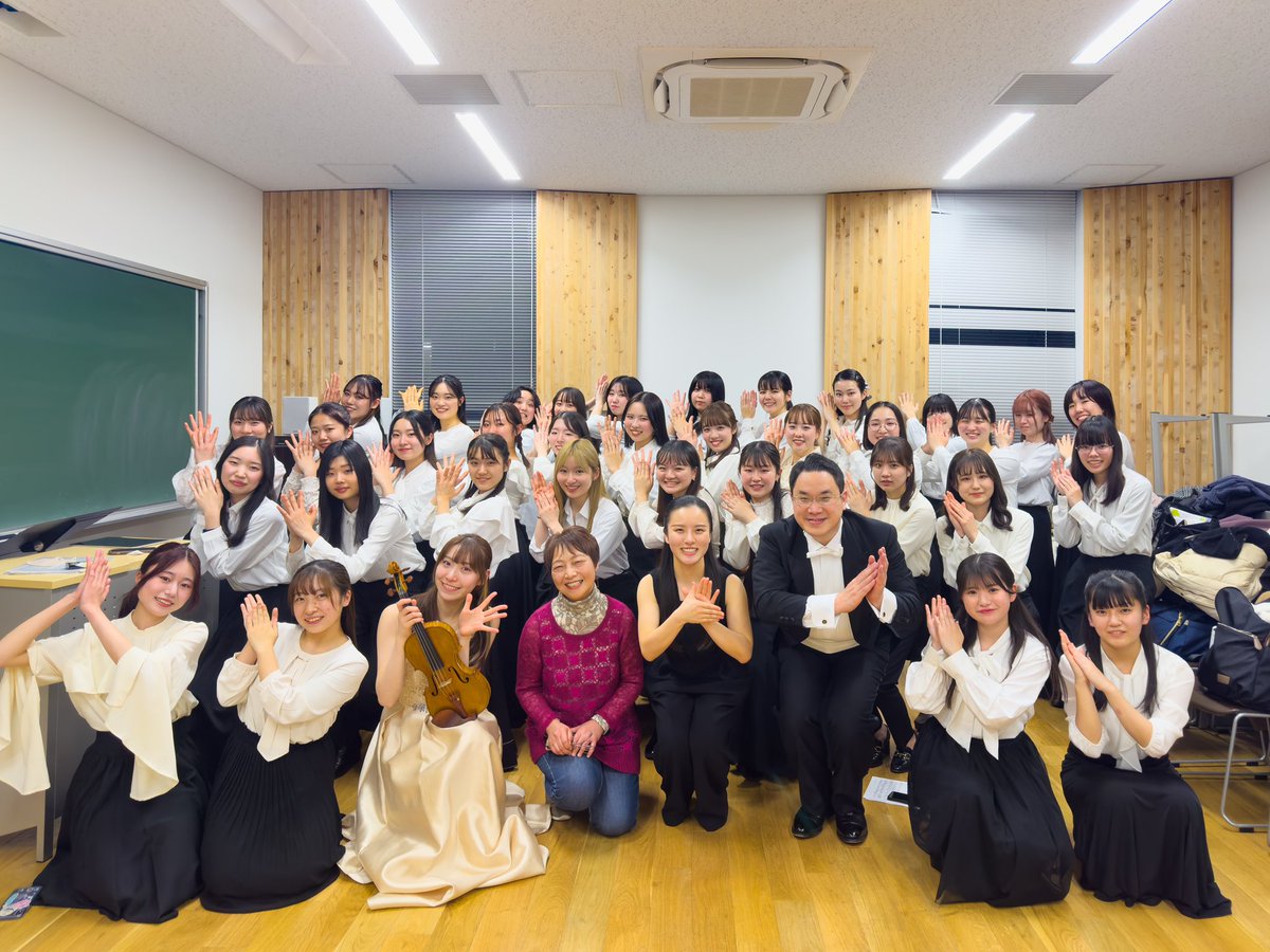 桐朋学園大学「合唱の夕べ」（@桐朋学園宗次ホール）が多くのお客様に見守られる中、終演しました。今年は横山潤子先生の作品から、「聞けよ、ひばり」「ドゥーニィのヴァイオリン弾き」「その木々は緑」、合同合唱では松下耕先生の「静かな雨の夜に」を演奏しました。ヴァイオリンとピアノの豊かな調