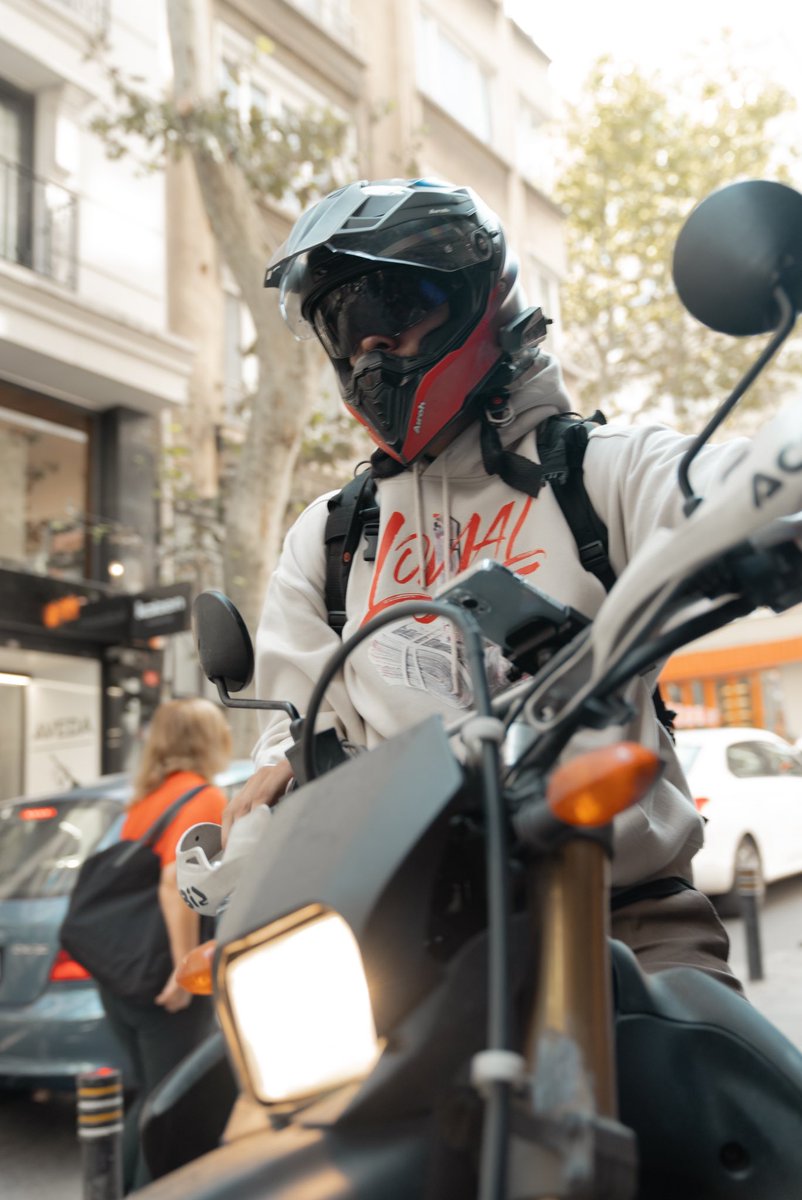 The pleasure of riding a motorcycle in the city depends on the weather 😅⛈️