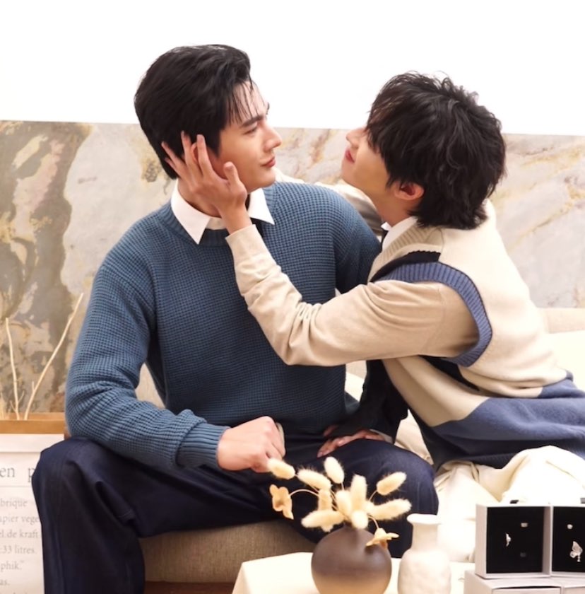 Lunar_xk's tweet photo. 🐱: You have to beg me in a cute 😌
[...]
🐶: Haha 😊
🐱: 😳😂😂😂

The way Pooh is so forceful in being "cute" 😆
And Pavel lost to it 😭
🐱 seems to like the bad but cute ones 🤭

#TISHIXPOOHPAVEL #PavelPooh #pavelphoom #ppoohkt @pavelphoom @ppoohkt
https://t.co/ZuGsTwolQP