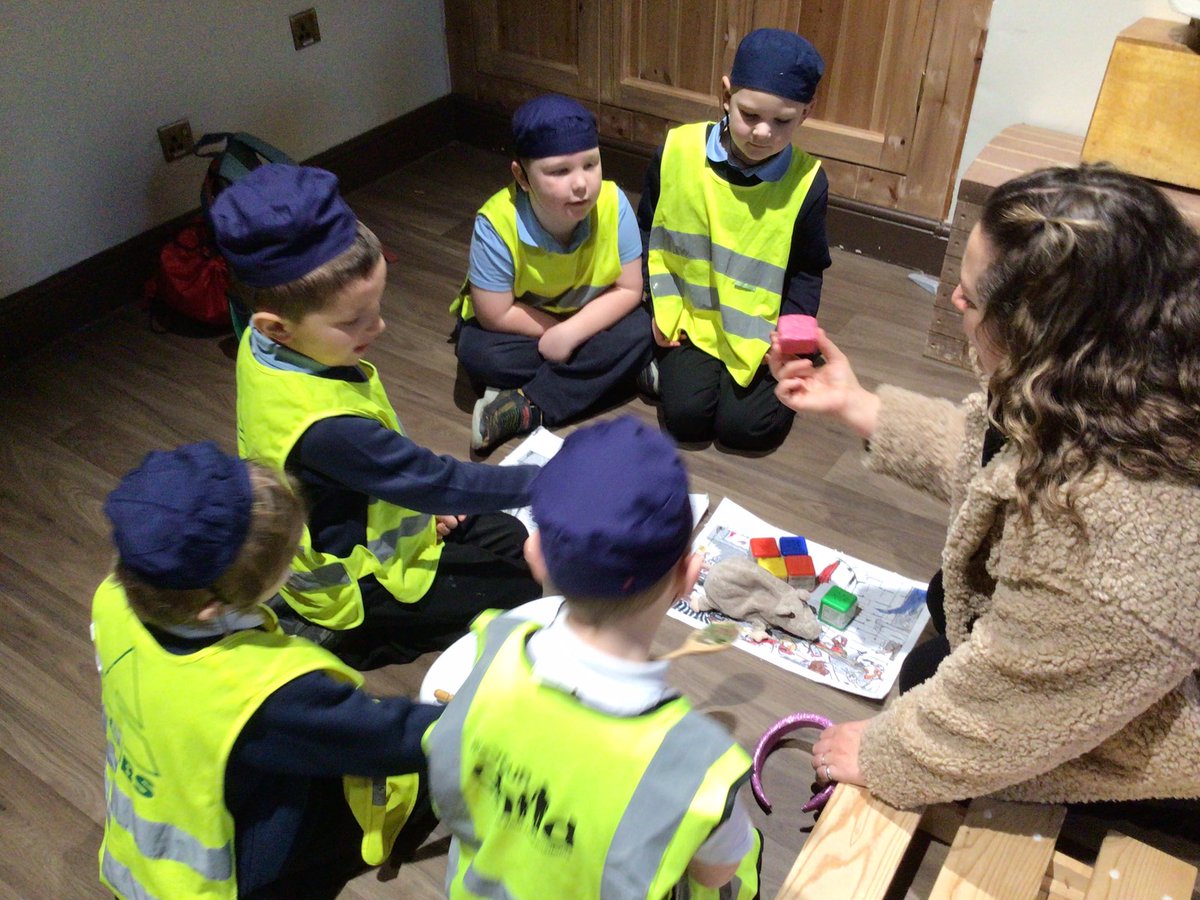 The children looked at the differences between a clean hospital and an unclean hospital. Some children even practised making beds and cleaning the hospital.