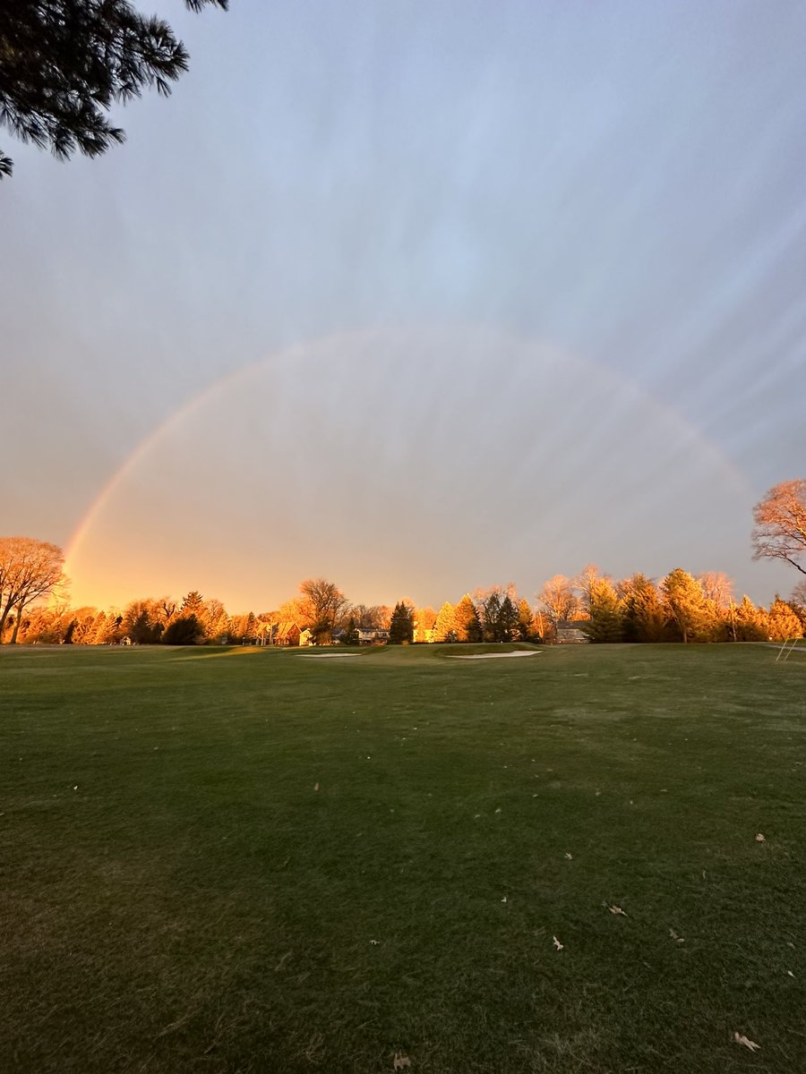 Vibrant rainbow 🌈 present this morning in advance of today’s rain @Kentuckyweather!