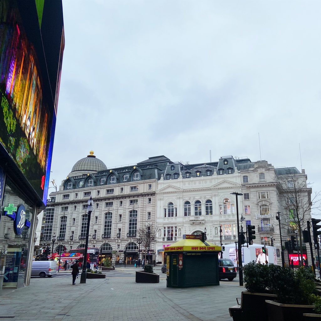 lukehamlyn's tweet photo. First West End Friday Breakfast of the new year. Great to worship and pray with everyone. #worship #london #westend #gathering #newyear https://t.co/cNFXRN1rJn