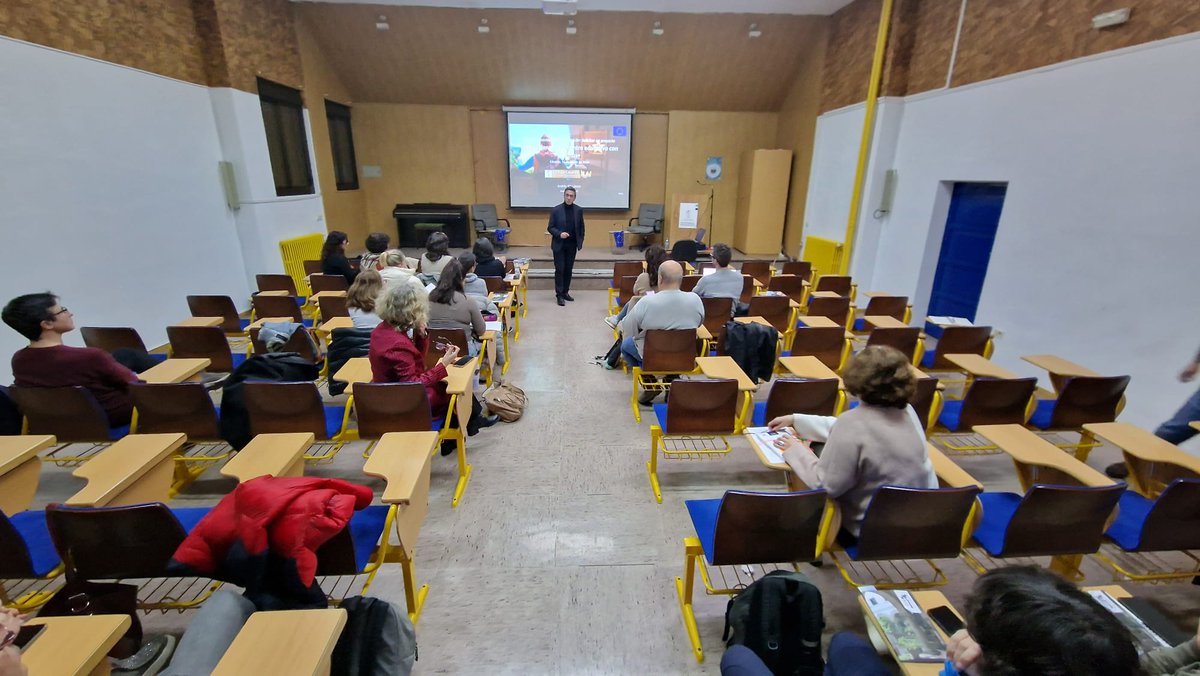 cprdemerida's tweet photo. El Cpr Mérida participando en formación #ErasmusPlus en el @cprcaceres de la mano de Andres Ajo, experto en internacionalización. #ErasmusCprInclusion
@InnovacionForm
@sepiegob @UpeBadajoz https://t.co/XmBYdJH7Tc