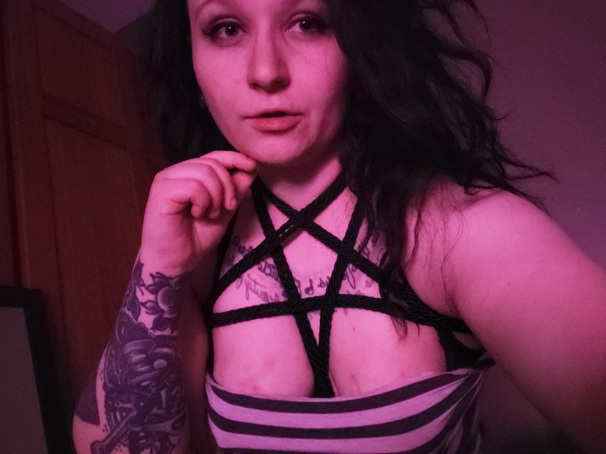vicariouslittle's tweet photo. Come play with me? 
#Chubby #onlyfans #sellingcontent #pregnant https://t.co/lbpBZkWVs8