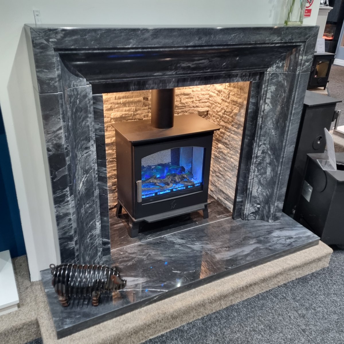 Featuring the exquisite Arden surround and hearth - made from black and grey volcano marble. The electric stove is complimented by the sparkling silver quartz chamber and includes advanced color-changing and flame features with remote/app control to make it perfect for any mood.