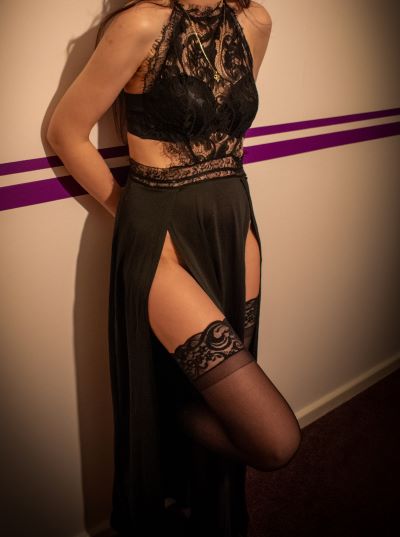 Left or right?  #hotwife #milf #nsfw https://t.co/y4djSqq3iw<a href="/tag/hotwife"class="tags">#hotwife</a><a href="/tag/milf"class="tags">#milf</a><a href="/tag/nsfw"class="tags">#nsfw</a>