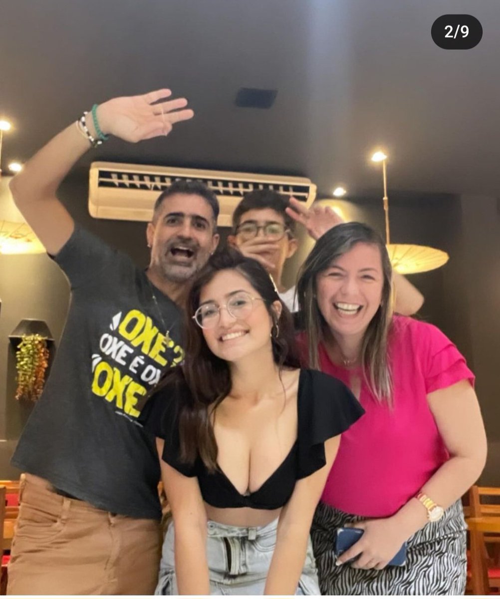 LuisGued1's tweet photo. @Felippe_Hermes @flaviogarag Porém vocês foram tapeados 
Eles são pai e filha e fazem isso pra viralizar. https://t.co/Va229S7Va7
