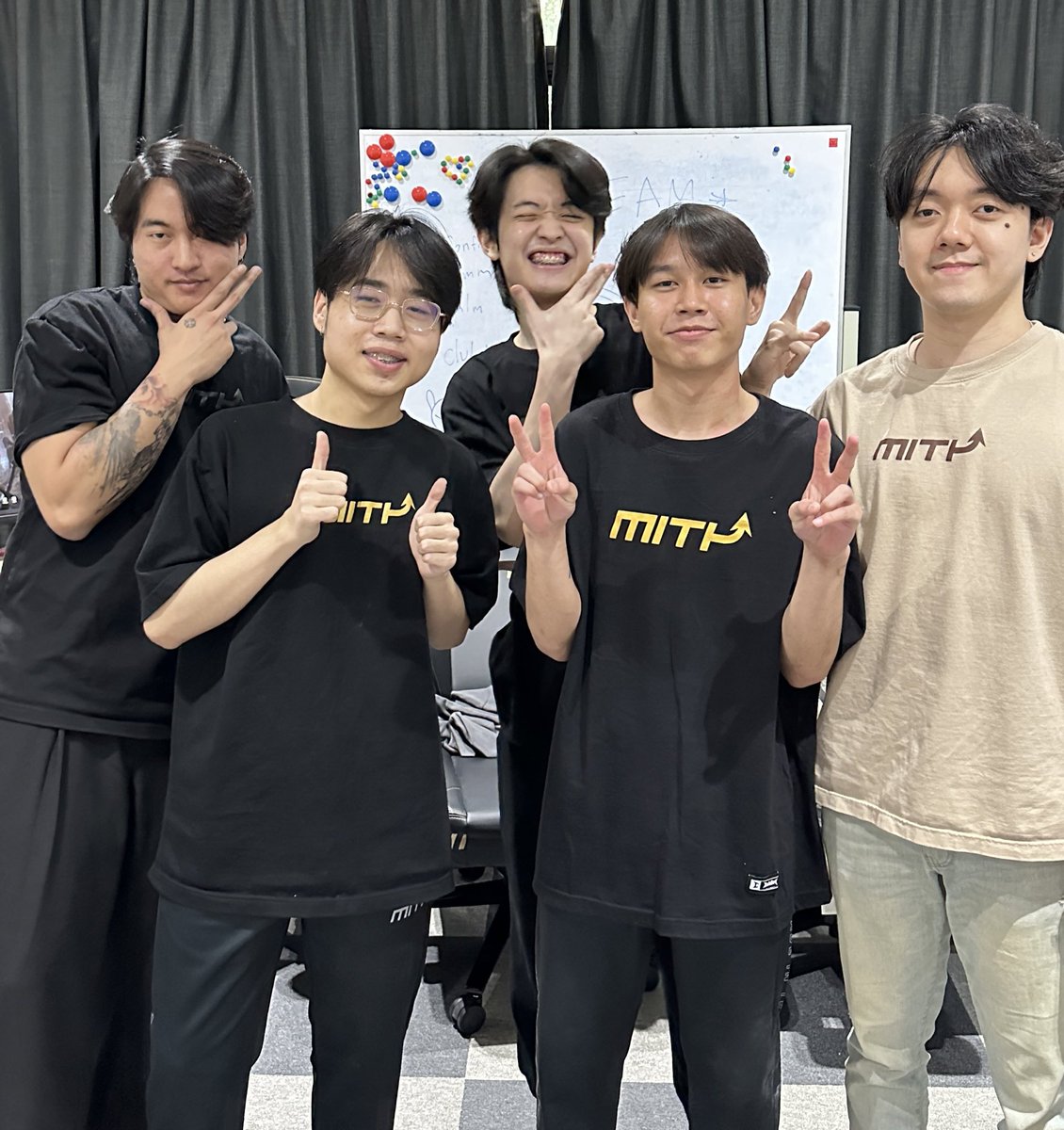 เปิดประตูให้ MiTH.VALORANT หน่อย!

👉🏻 vt.tiktok.com/ZSNTCXK17/

#MiTH #MiTHVALORANT