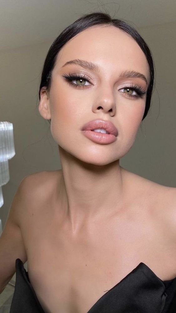 Monochrome Magic: Coordinating Your Makeup Look. Explore the elegance of monochromatic makeup and create a harmonious, coordinated appearance.