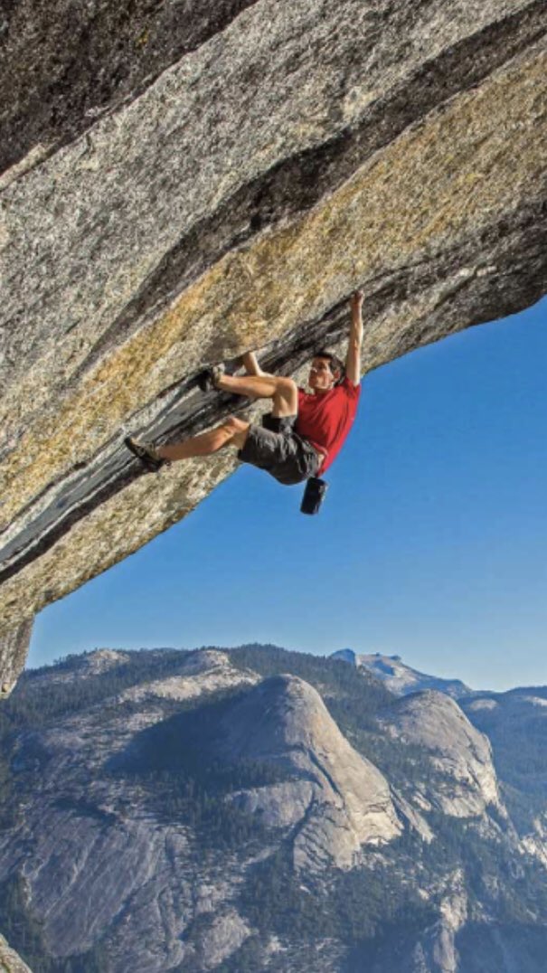 AdventuresHanks's tweet photo. Alex Honnold: What…?
@AlexHonnold #FreeClimb https://t.co/6MgMSX7DeJ
