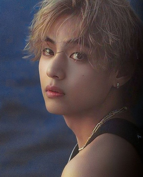 smexydolltae's tweet photo. #taekookau

Have you ever felt like a mere spectator, not able to do anything? 

Jeongguk has. In fact, he feels it now, right at this moment as he looks ahead. 

"You can have your new years kiss in 10, 9.. " 

He hears everyone cheering as they hear the announcement https://t.co/azDVmvY6Xd