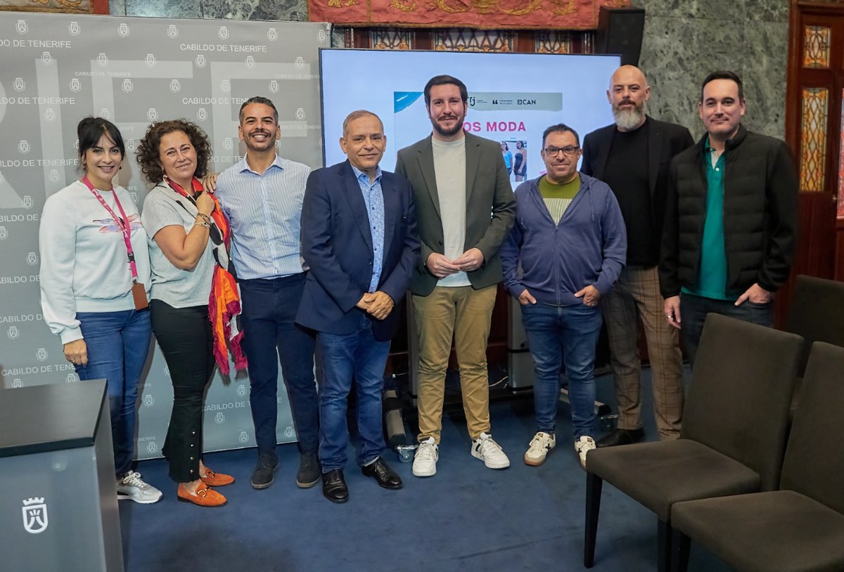 tenerifemoda's tweet photo. 🙌 Hoy presentamos el Proyecto PONOS Moda en el @CabildoTenerife 

😊 El objetivo es facilitar la inserción laboral de jóvenes con estudios en moda.

➡️ Consulta más información en: https://t.co/oadUoJL83E

#TenerifeModa #ProyectoPonos #Teamponos https://t.co/d0UtCZM9Xd