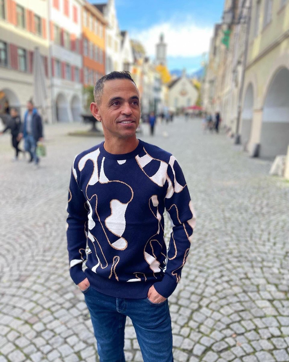 Trends_fk's tweet image. Zwei Looks, ein Statement: Unser Pullover solo für lässige Eleganz oder unter dem Trenchcoat für klassischen Chic. #stilvoll #bequem 

👉 bit.ly/47vNNZO 👈