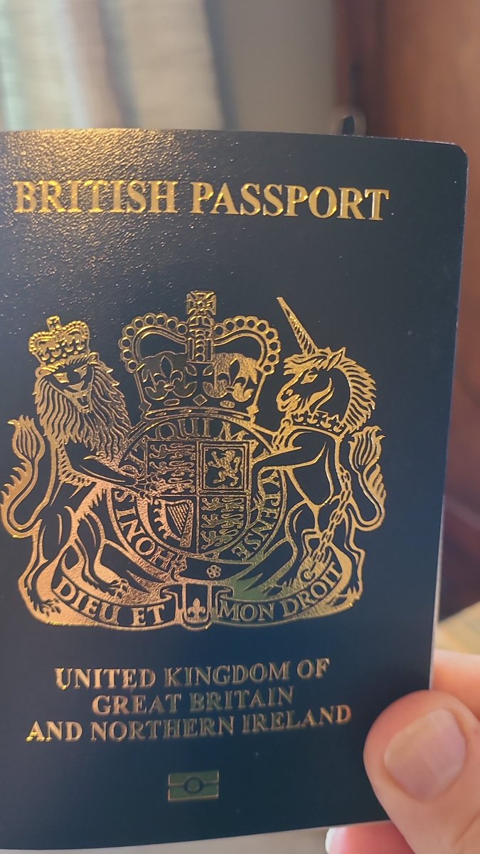 shellster_dan's tweet image. Have to give credit to the @HM_Passport office with my renewal - completed online on Sunday, posted old passport on Monday and received my new one today! Cracking service! [Despite the colour!]