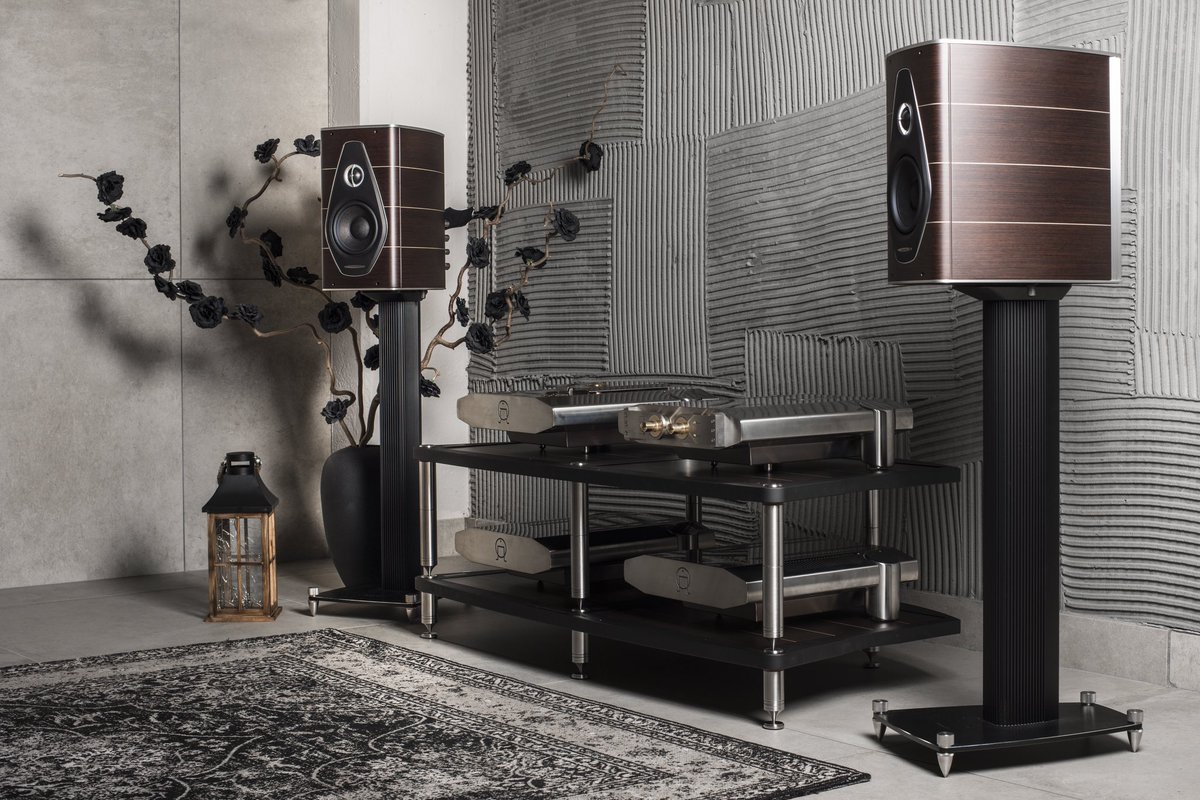 BassocontinuoAS's tweet photo. CLASSIC LINE -CYMBALON   The best buy for all budgets is also available in a double-width version.   Perfect for accommodating audio systems &amp; televisions of massive dimensions, Cymbalon offers an attractive design and class-leading technical features at an unbelievable price https://t.co/tSCuH2BAf5