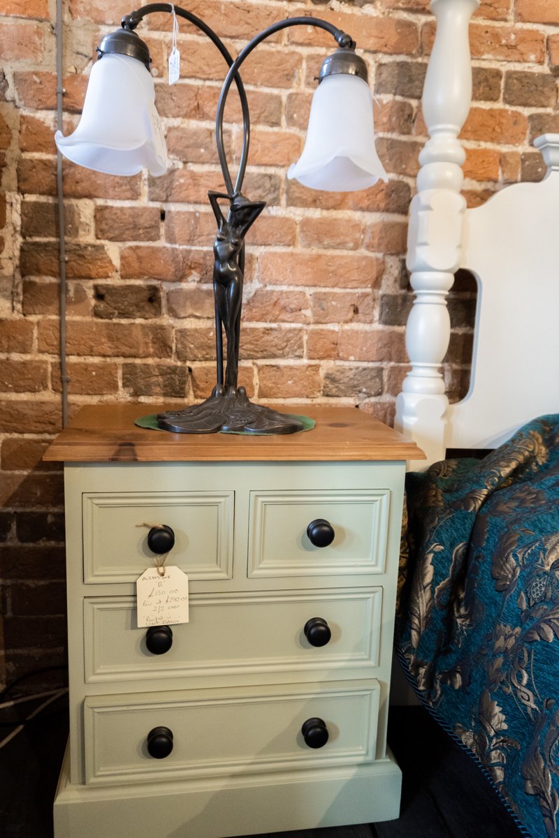 Create a cosy atmosphere on a chilly winter evening with lighting from Earsham Home Furnishings...

earshamhomefurnishings.co.uk/lighting

#Lighting #HomeFurnishings #TableLamp