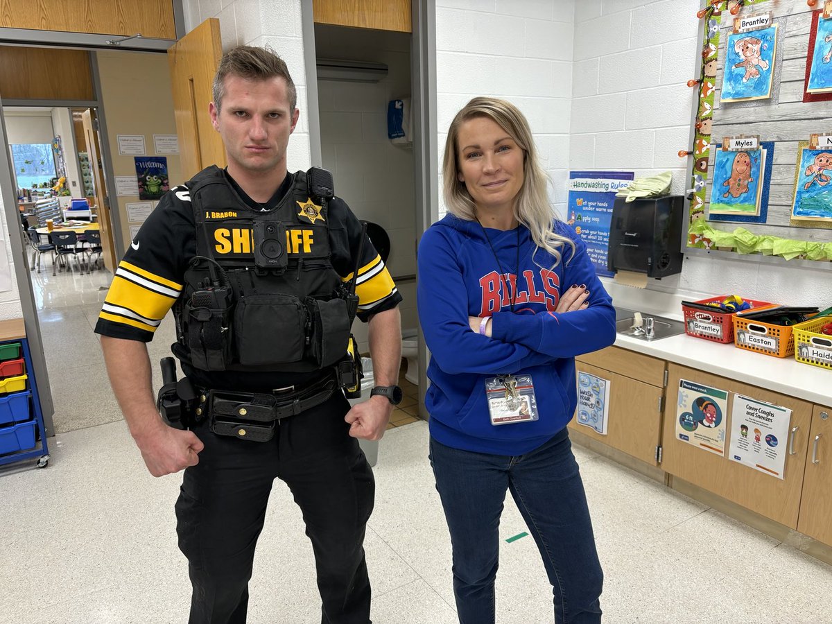 MrsGardnerKDG's tweet photo. Clash of the Titans! Who will win? #BBbees https://t.co/oYTy0XOeaV